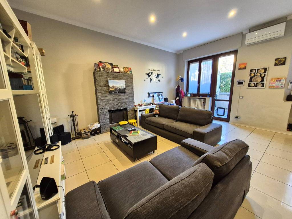 Casa indipendente a Landriano in Piazza Giuseppe Garibaldi, 2 - Foto 3