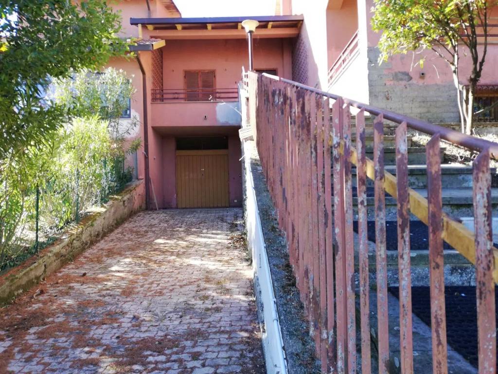 Villa a Soriano nel cimino in Via Giovanni Xxiii, 37 - Foto 3