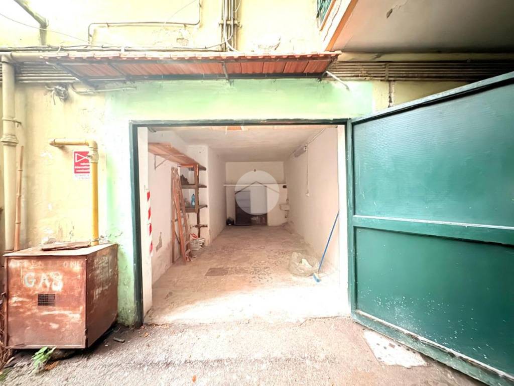 Box / garage a Torre del greco in Via Lucania, 8 - Foto 2