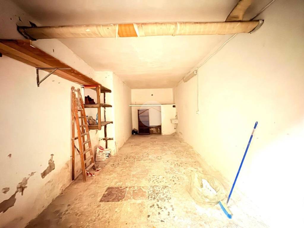 Box / garage a Torre del greco in Via Lucania, 8 - Foto 4