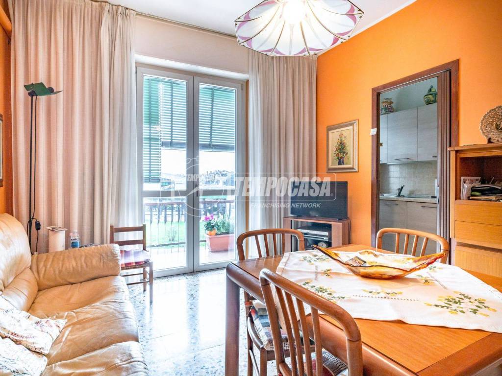 Appartamento a Caronno pertusella in Via Bergamo - Foto 2