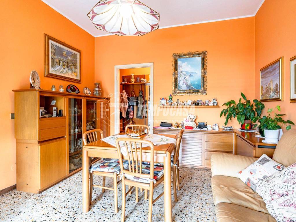 Appartamento a Caronno pertusella in Via Bergamo - Foto 3