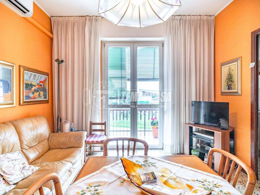 Appartamento a Caronno pertusella in Via Bergamo - Foto 4