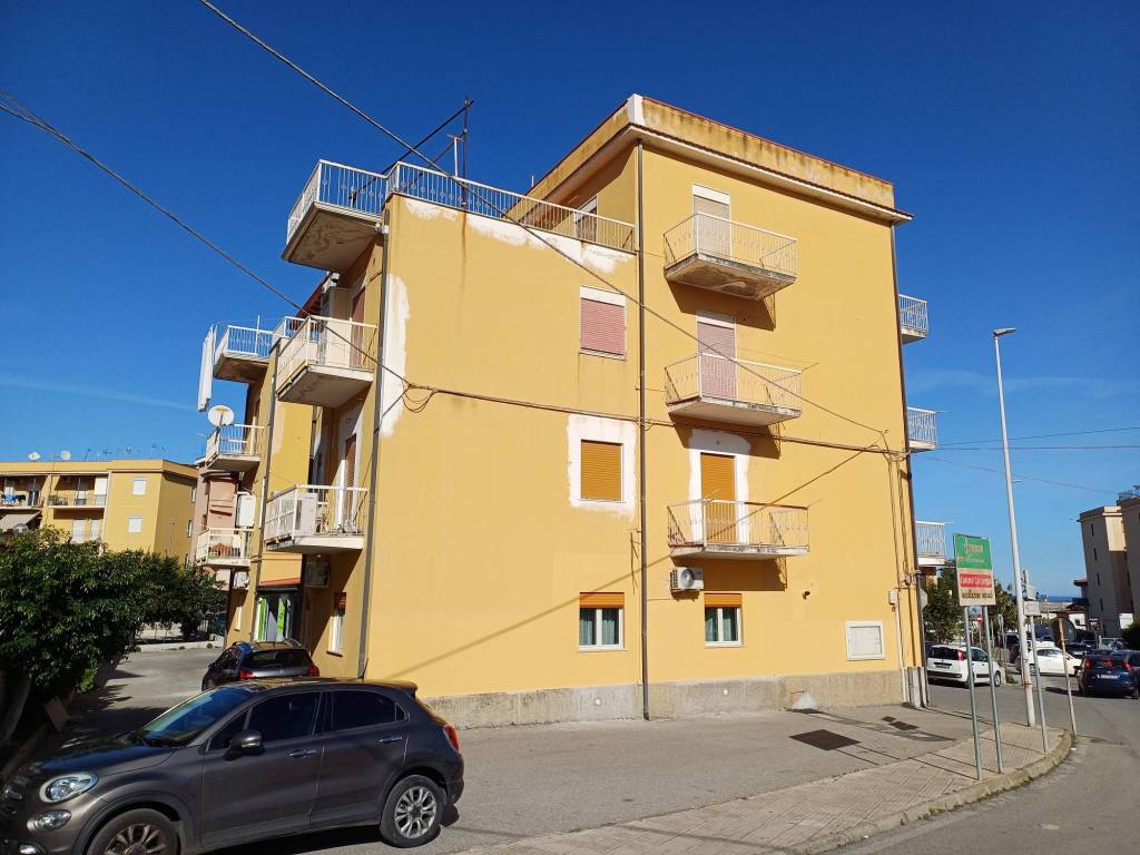 Appartamento a Patti in Via Fratelli Cervi, 7 - Foto 2