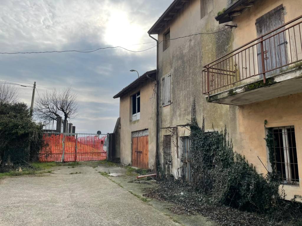 Rustico / casale a Castiglione delle stiviere in Via Morti dell'Astore - Foto 3
