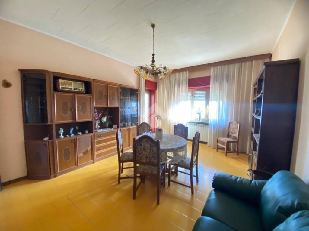 Palazzo / stabile a Montefiascone in VIA CARDINALE SALOTTI, 1 - Foto 2