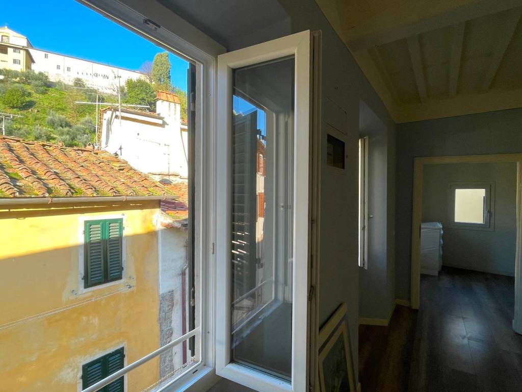 Attico / mansarda a Pescia in Piazza Giuseppe Mazzini, 47 - Foto 5