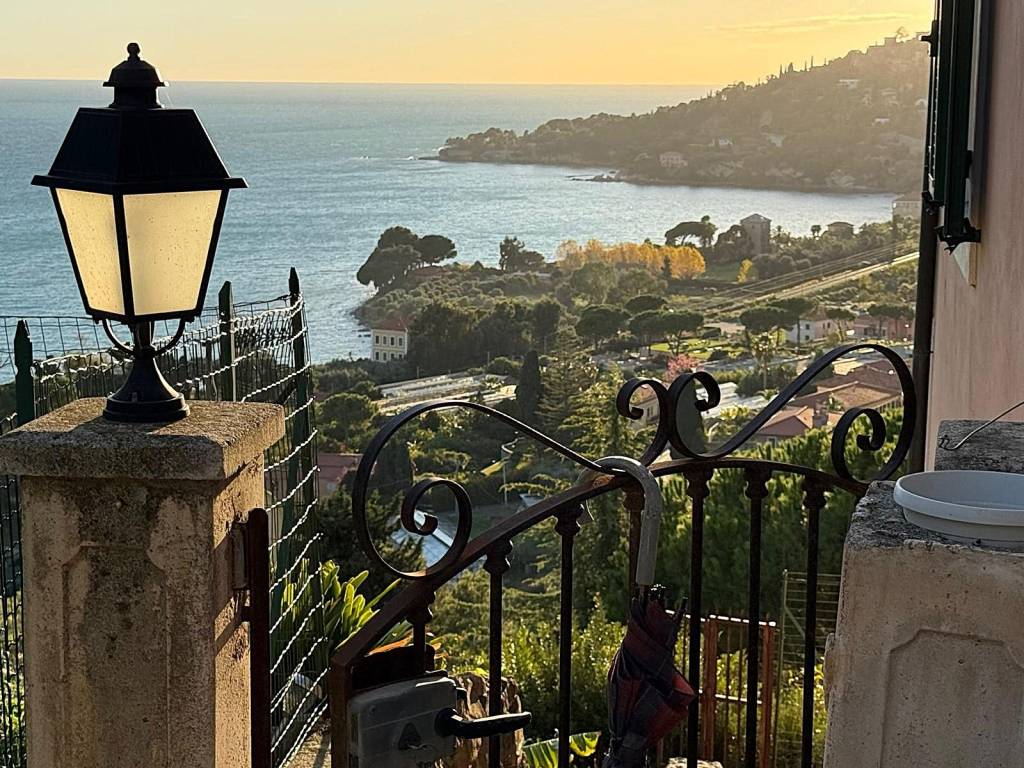 Villa a Ventimiglia in Via Michelangelo Buonarroti, 14 - Foto 2