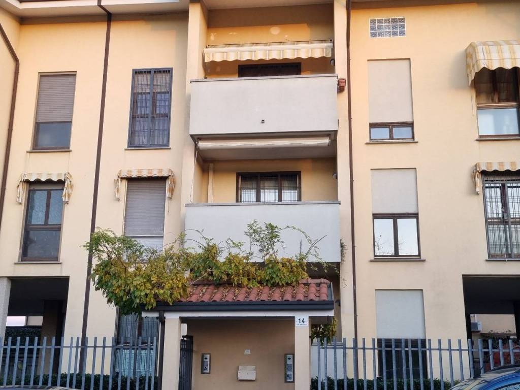 Appartamento a Brugherio in Via Dolomiti, 18 - Foto 2