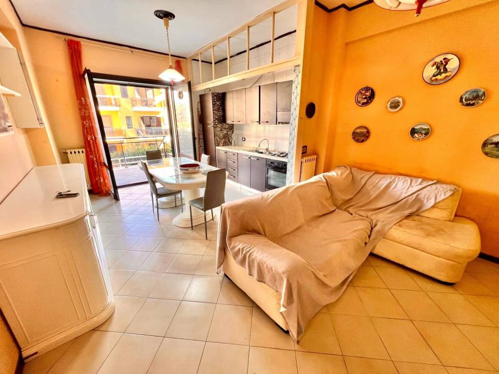 Appartamento a Castel volturno in Viale Claris - Foto 4