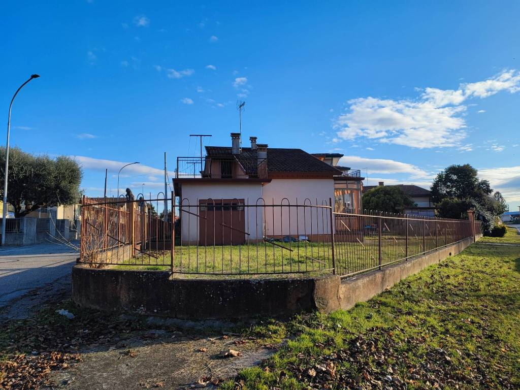 Villa a Cordenons in Via Musil - Foto 2