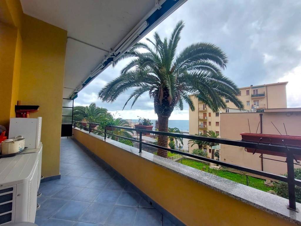 Appartamento a Spotorno in Via Costantino - Foto 2