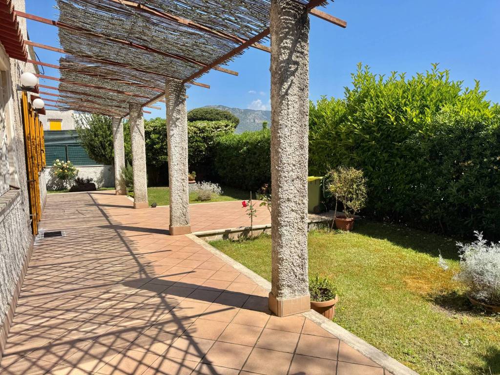 Villa a Terracina in Via delle Volte, 8 - Foto 2