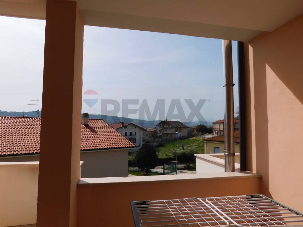 Appartamento a Collecorvino in viale Abruzzo, 7 - Foto 3