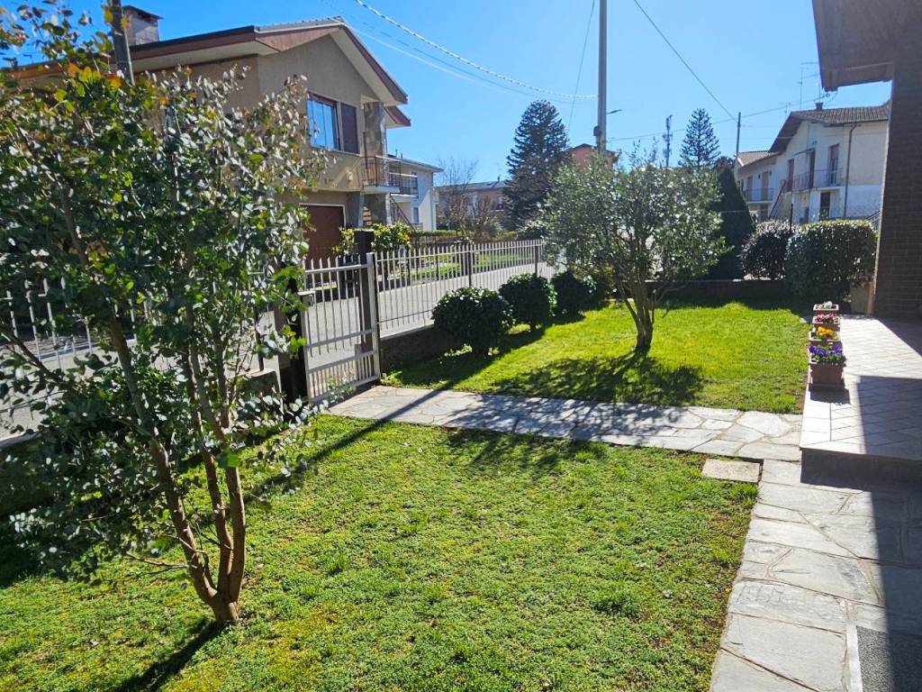 Villa a Oleggio castello in Via Alessandro Manzoni - Foto 2