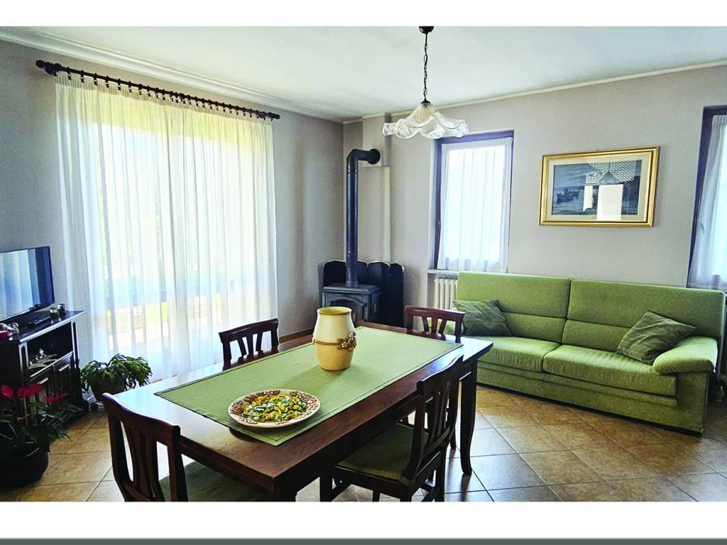 Villa a Oleggio castello in Via Alessandro Manzoni - Foto 4