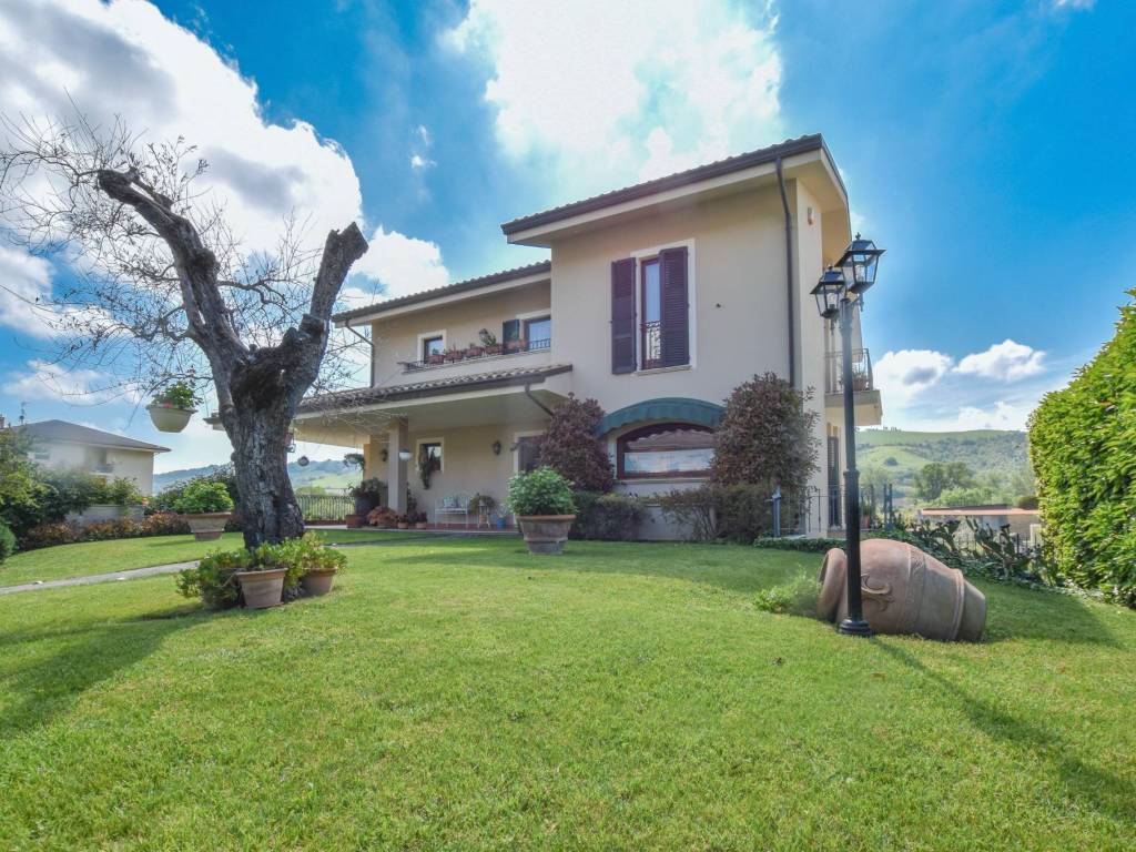 Villa a Monterubbiano in Via Abbadia - Foto 3