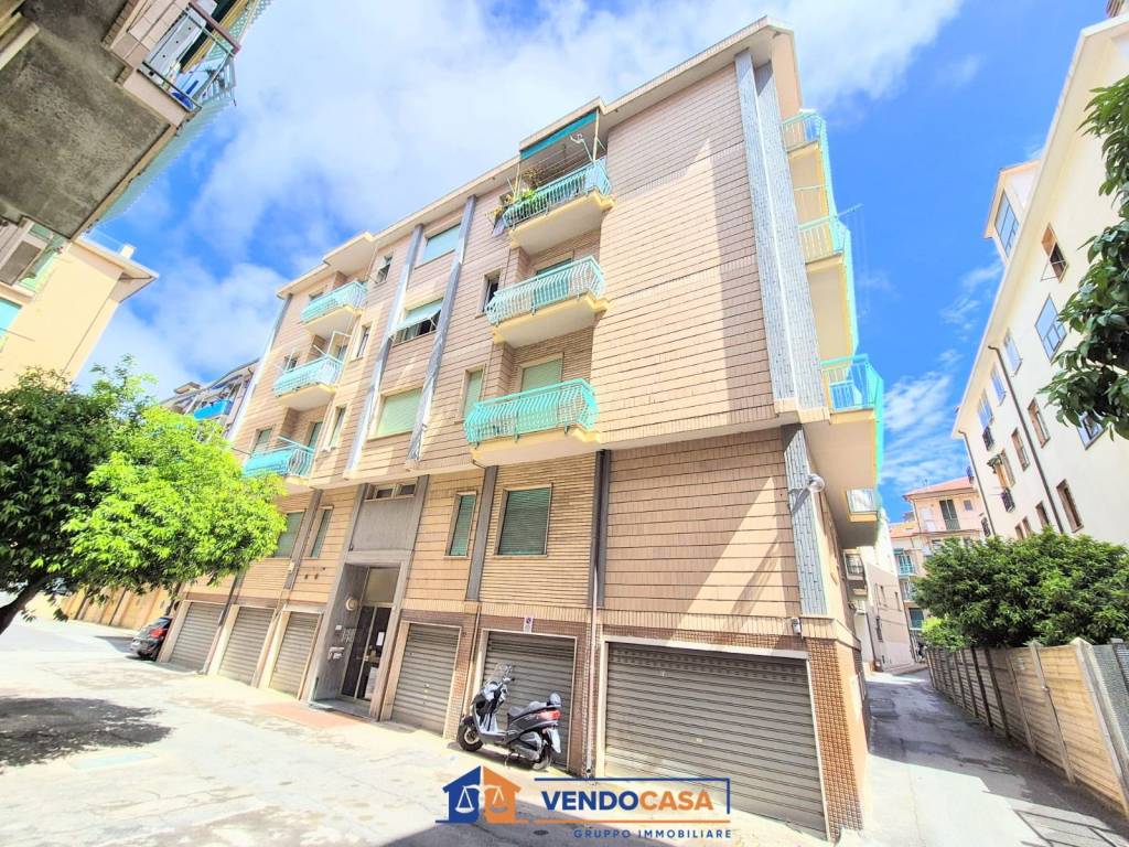 Box / garage a Finale ligure in Via Domenico Brunenghi - Foto 2