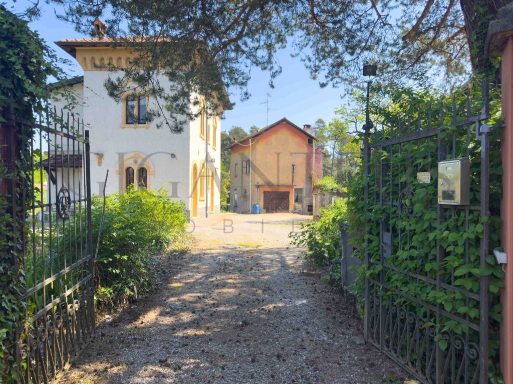 Villa a Tradate in Via Castelnuovo, 4 - Foto 2