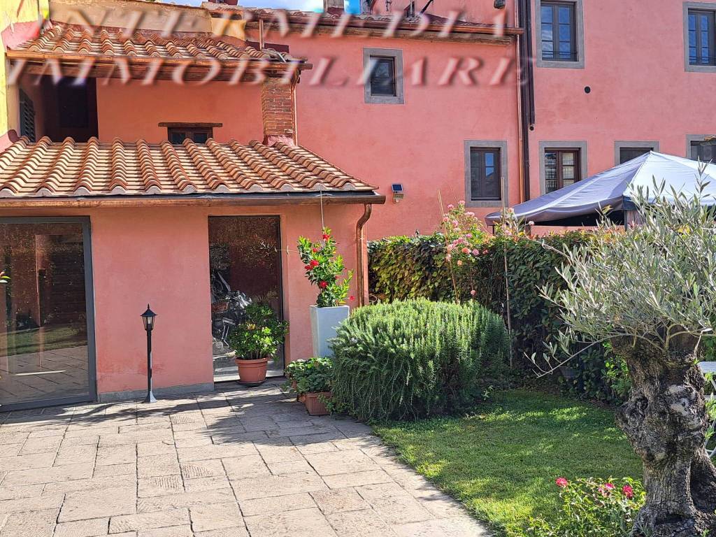 Casa indipendente a Montevarchi in Via di Caposelvi - Foto 2