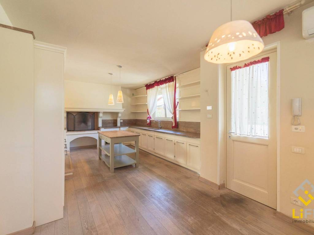 Villa a Cameri in Via Michelangelo Buonarroti, 16 - Foto 3