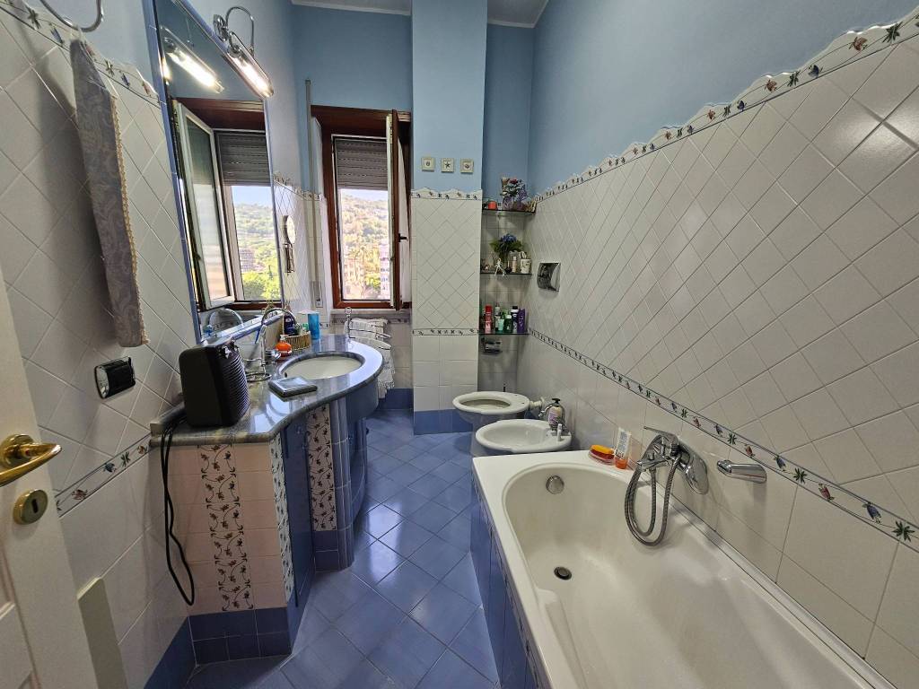 Appartamento a Salerno in Via Fratelli Palumbo - Foto 4