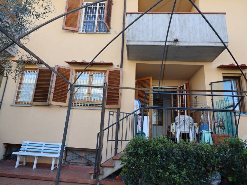 Casa indipendente a Montevarchi in Via della Farnia - Foto 2