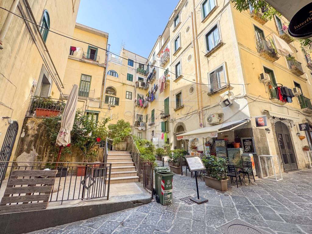 Appartamento a Salerno in Largo Conservatorio Vecchio, 8 - Foto 3