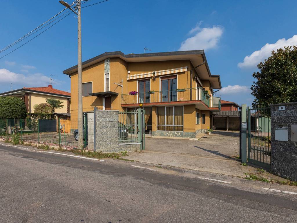 Villa a Venegono superiore in Via Onorevole Filippo Turati - Foto 2