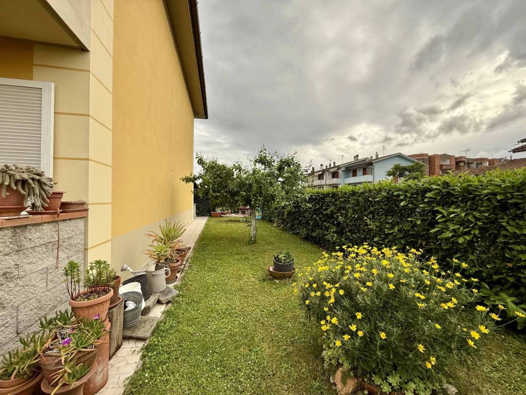 Villetta a schiera a Pescia - Foto 2