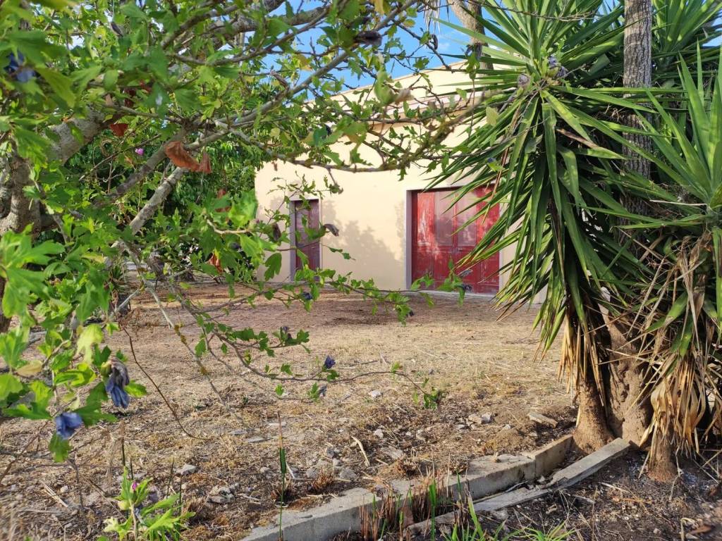 Rustico / casale a Cutrofiano in Via Vicinale Petrore S.N.C. - Foto 4