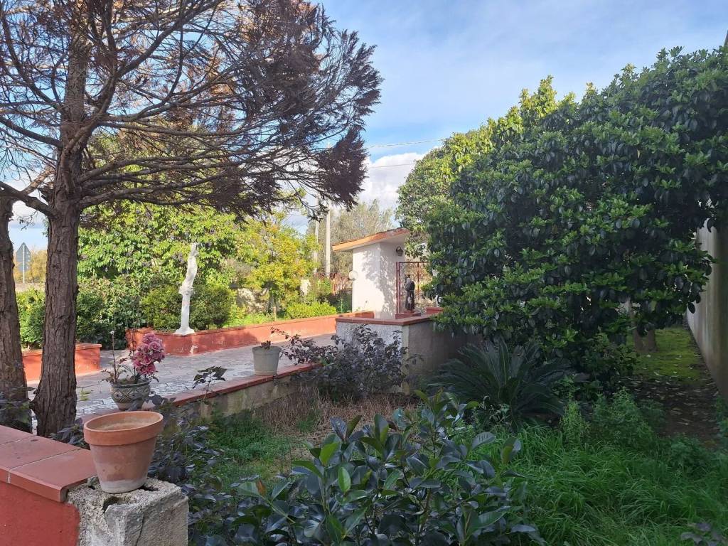 Villa a Cutrofiano in Via Vicinale Per Soleto S.N.C. - Foto 4