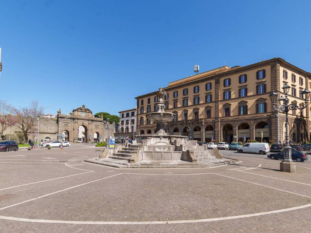 Appartamento a Viterbo in Piazza della Rocca - Foto 2