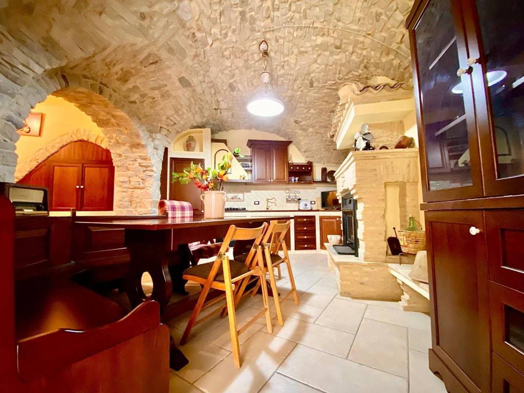 Casa indipendente a Roseto valfortore in VIA QUATTRO NOVEMBRE - Foto 2