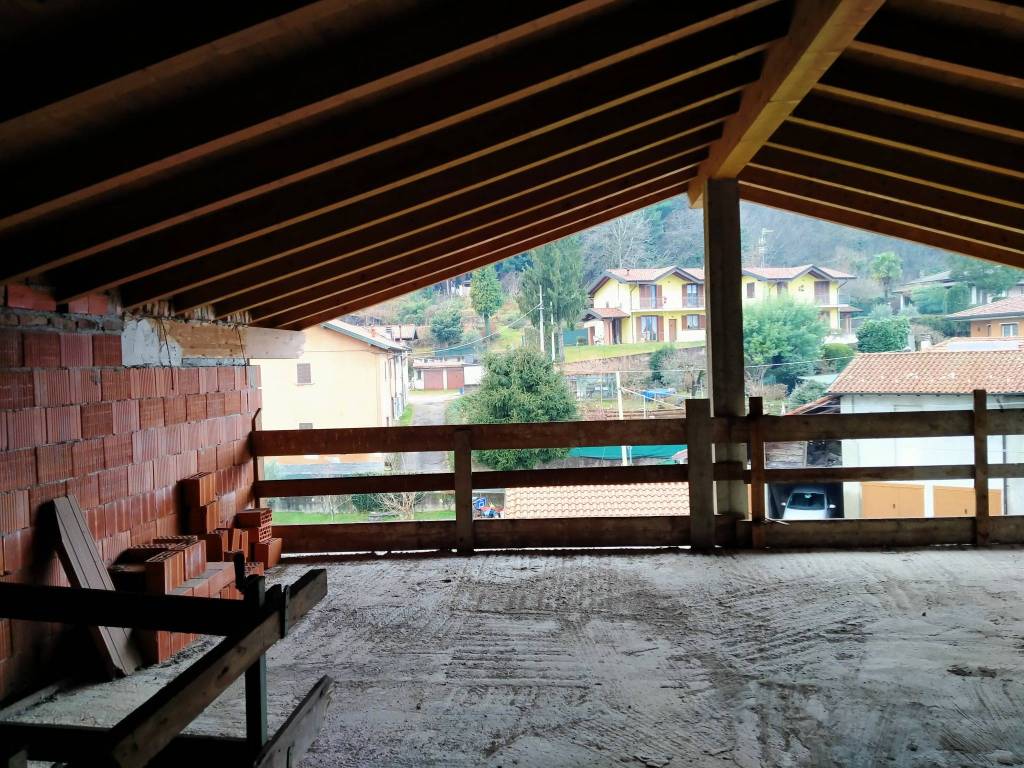 Casa indipendente a Besozzo in Via Stocchetti - Foto 2
