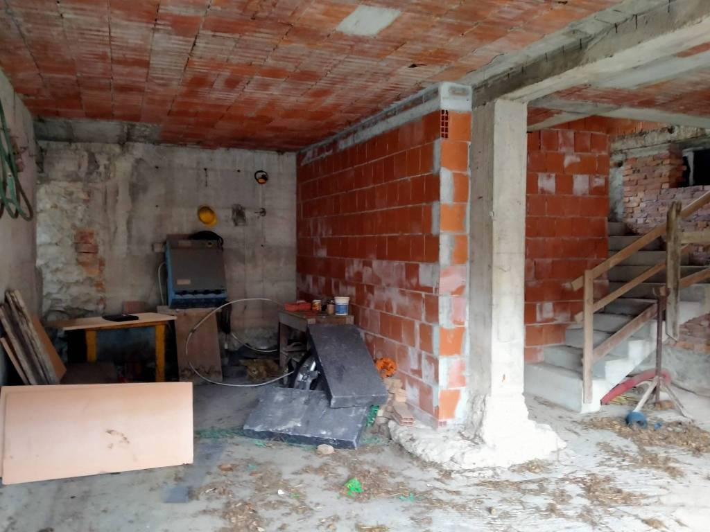 Casa indipendente a Besozzo in Via Stocchetti - Foto 5