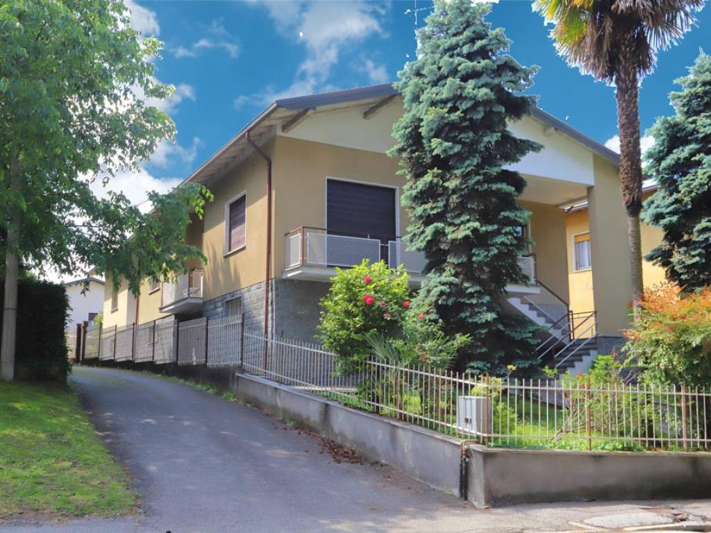 Villa a Arona in Via Generale Chinotto, 40 - Foto 2
