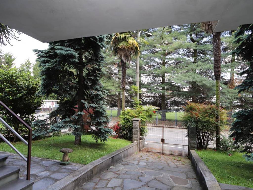 Villa a Arona in Via Generale Chinotto, 40 - Foto 4