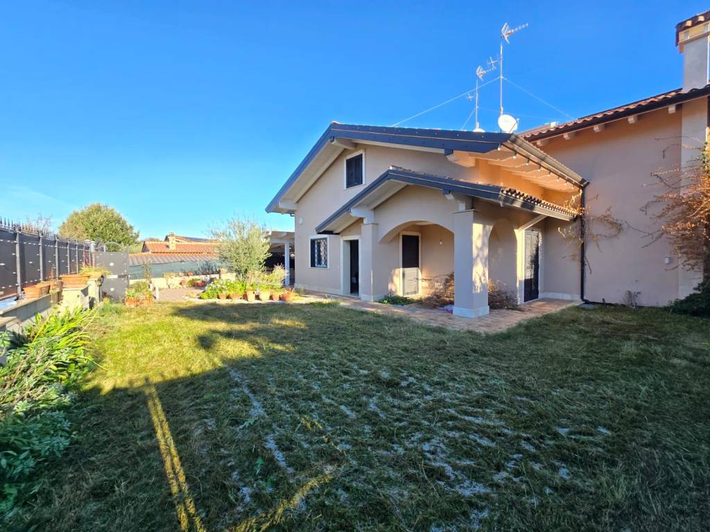 Villa a Frascati in Via Fratelli Rojni, 30 - Foto 2