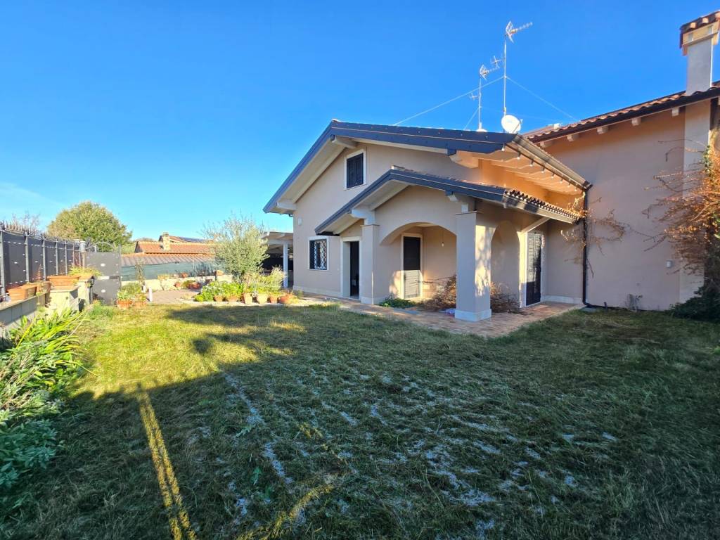 Villa a Frascati in Via Fratelli Rojni, 30 - Foto 3
