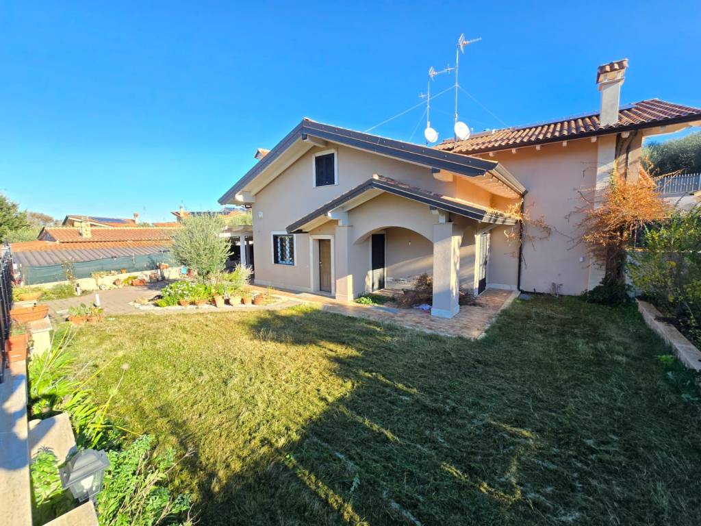 Villa a Frascati in Via Fratelli Rojni, 30 - Foto 4