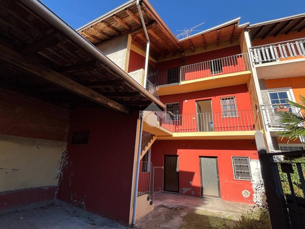 Casa indipendente a Varallo pombia in Via Ticino, 11 - Foto 2