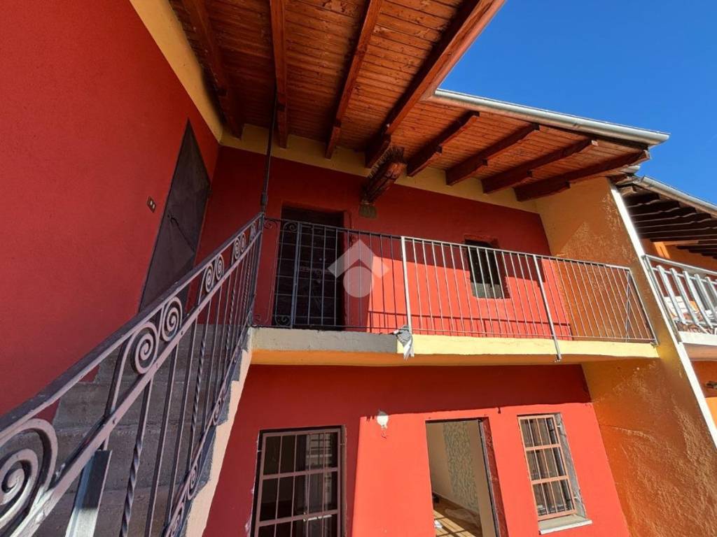 Casa indipendente a Varallo pombia in Via Ticino, 11 - Foto 3