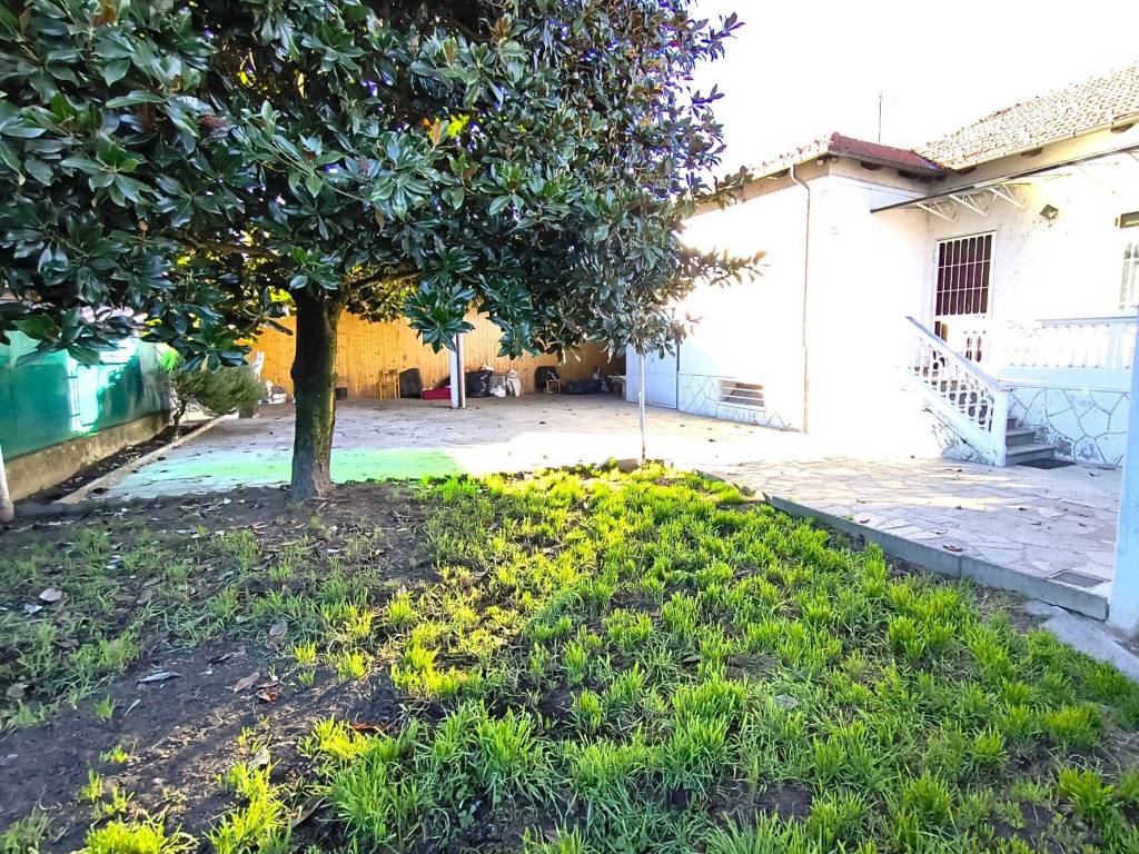 Villa a Cavour in Via Antica di Pinerolo - Foto 2