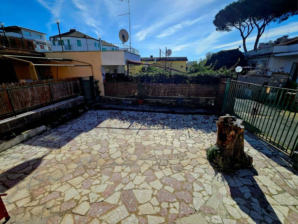 Casa indipendente a Santa marinella in Via Cevedale - Foto 3