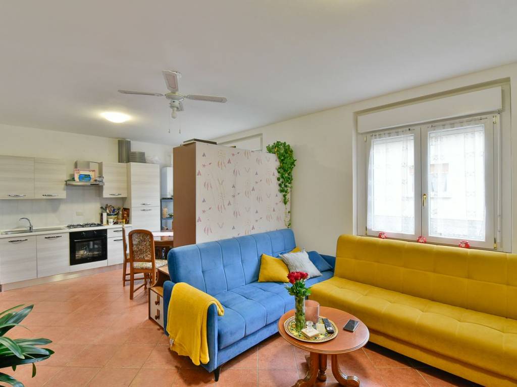 Appartamento a Bizzarone in Via Roma - Foto 3