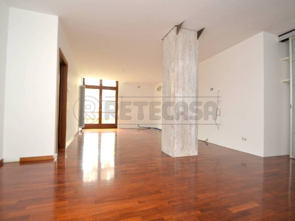 Appartamento a Valdagno in Via Marzotto Vittorio Emanuele, 9 - Foto 2