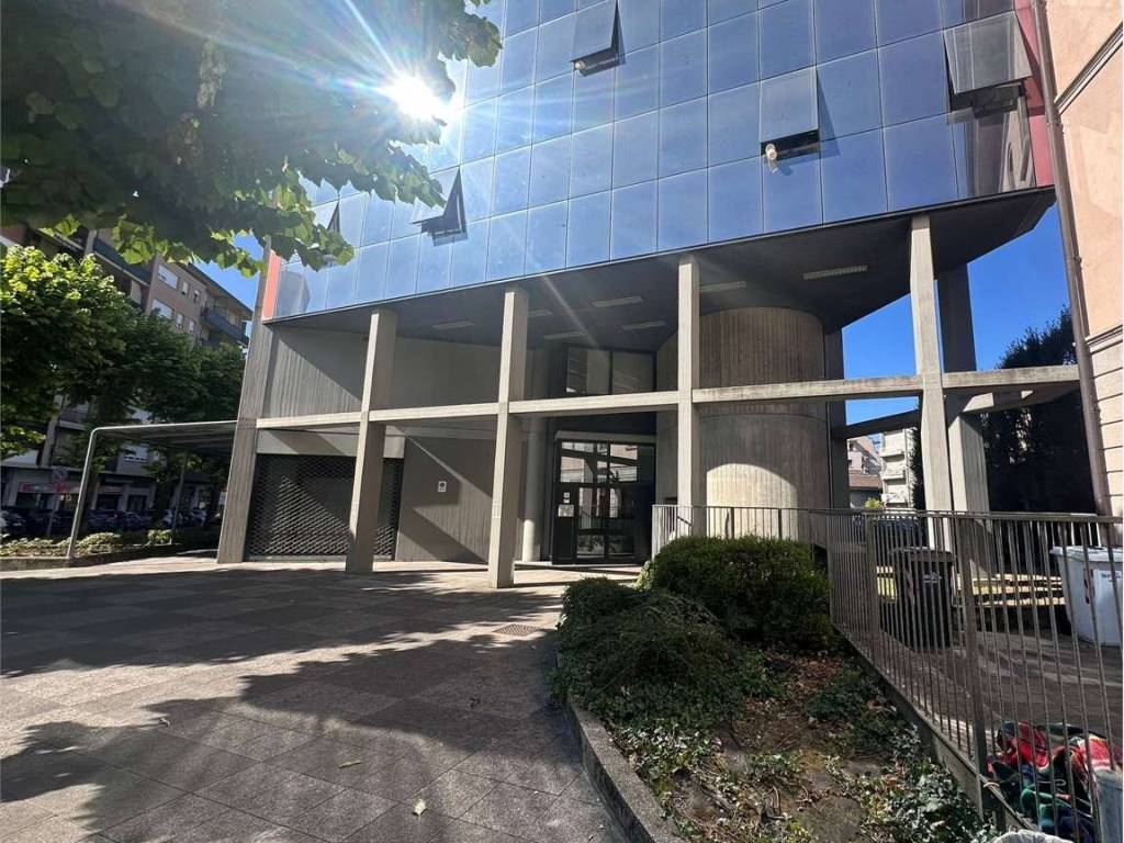 Appartamento a Erba in PIAZZA PADANIA , 1 - Foto 2