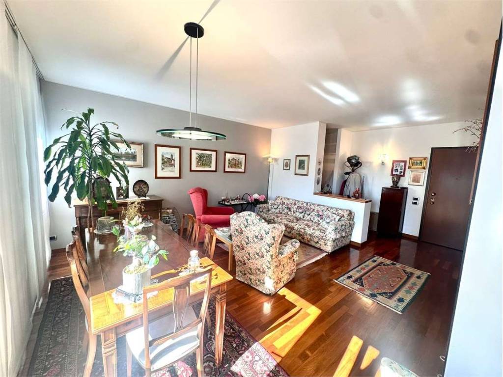 Appartamento a Erba in PIAZZA PADANIA , 1 - Foto 3