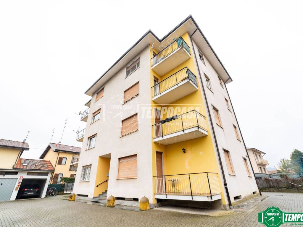Appartamento a Arona in Via 2 Giugno 10/A - Foto 2